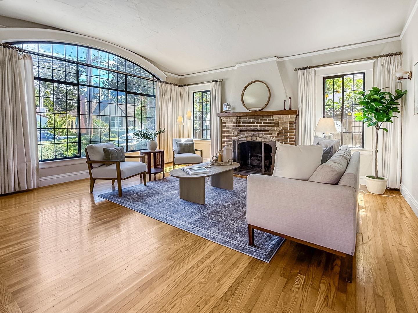 2104 Carmelita Avenue