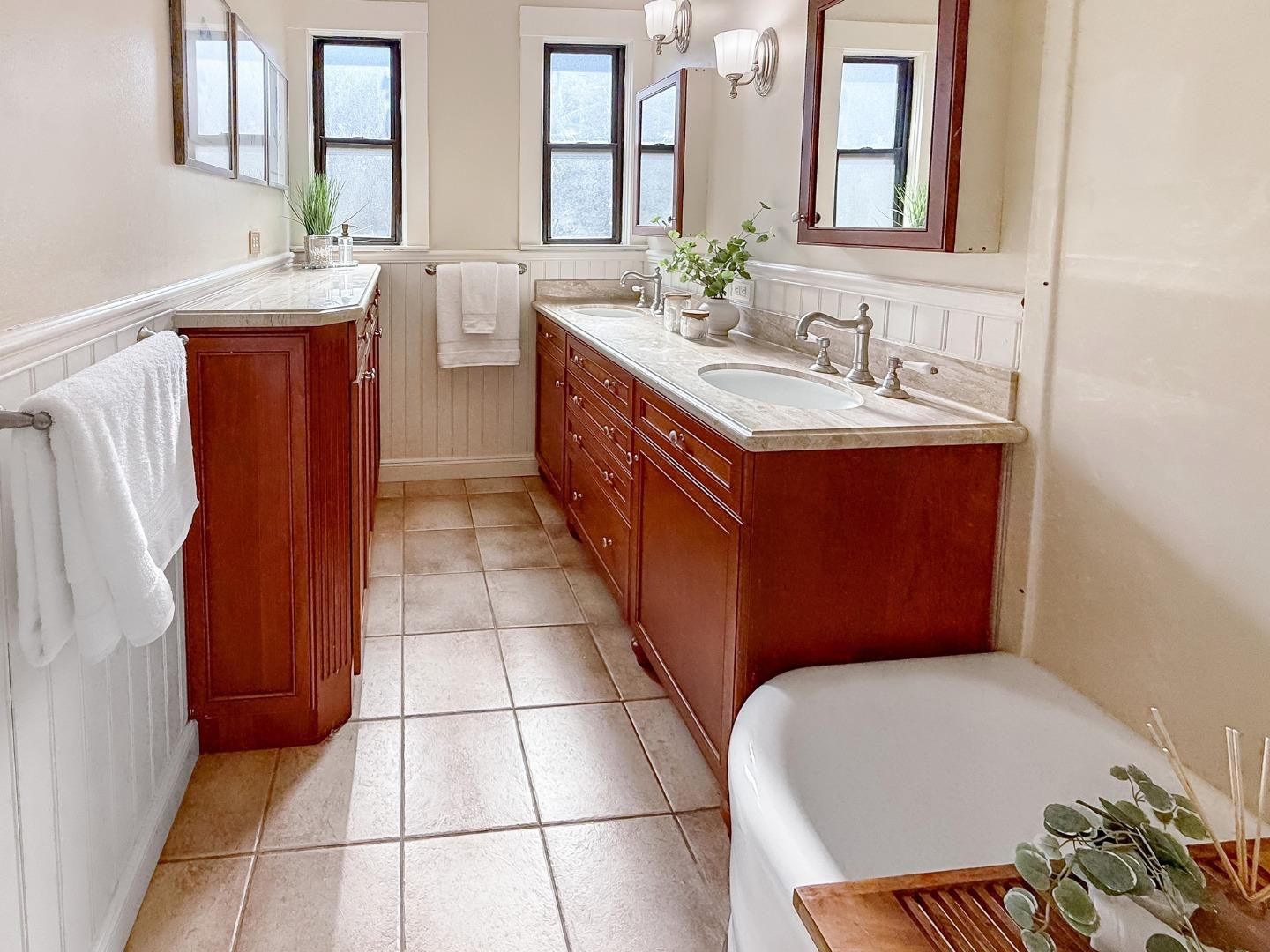 2104 Carmelita Avenue