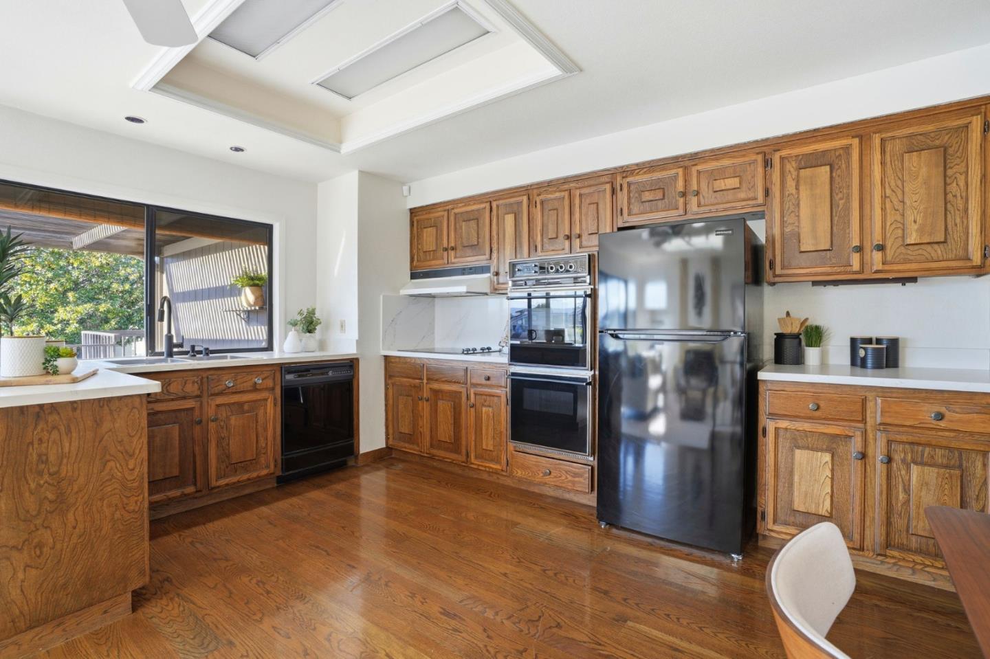 1190 Flying Fish Street