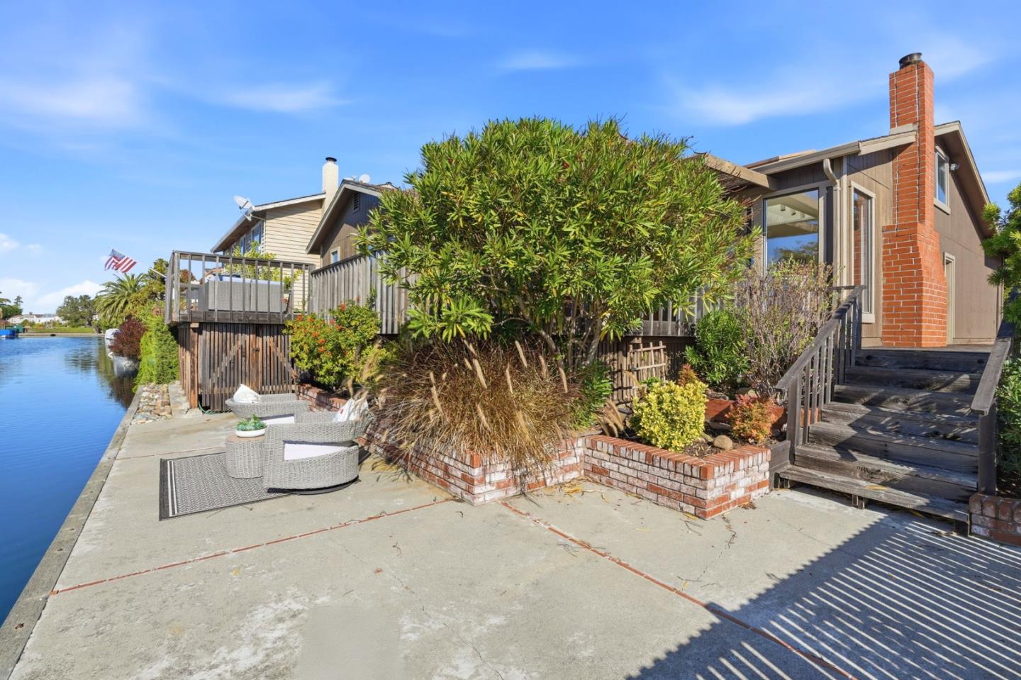 1190 Flying Fish Street