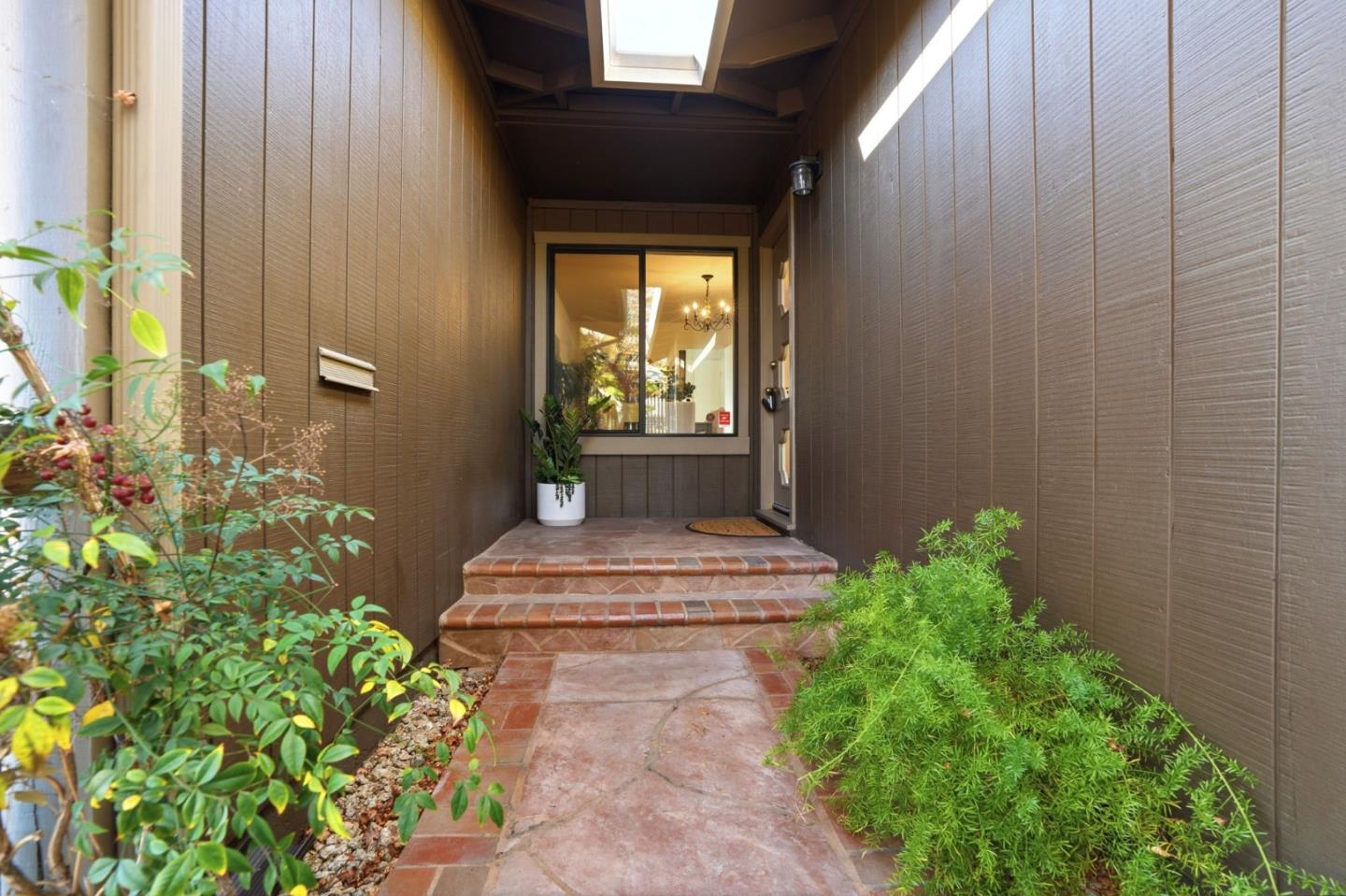 1190 Flying Fish Street