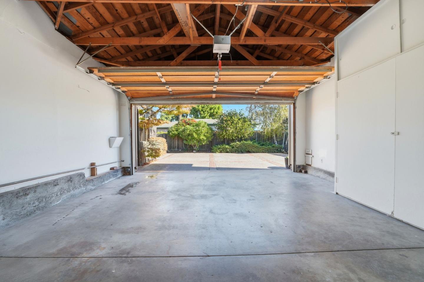 1190 Flying Fish Street