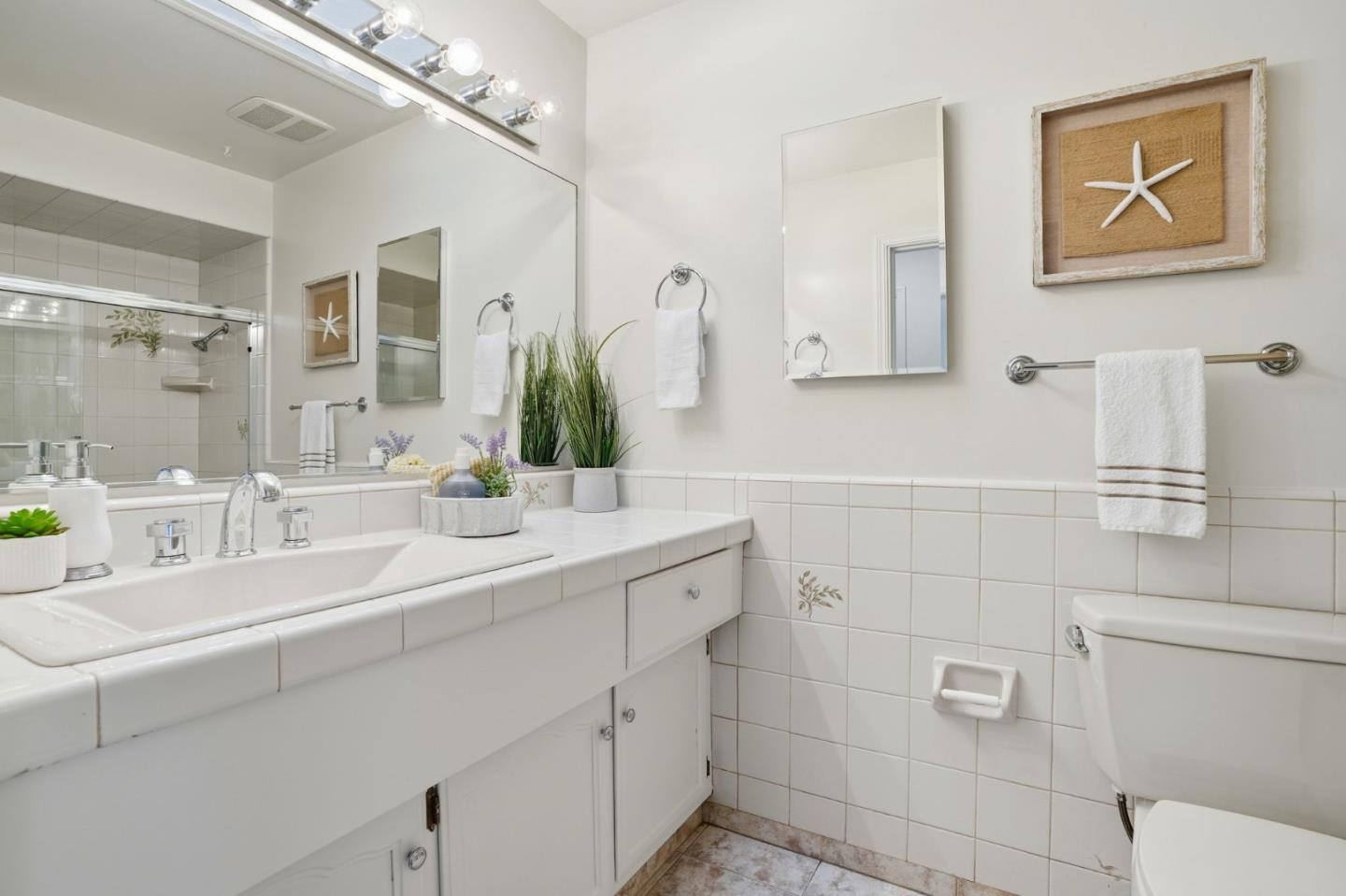 1190 Flying Fish Street