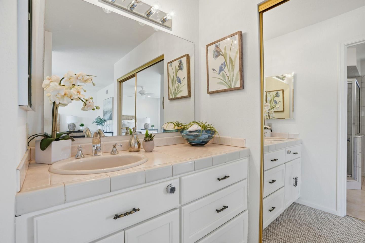 1190 Flying Fish Street