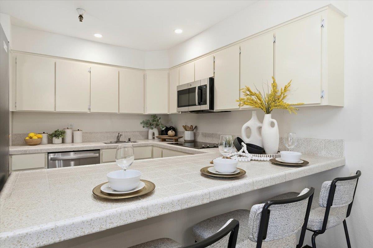 601 Leahy Street 201