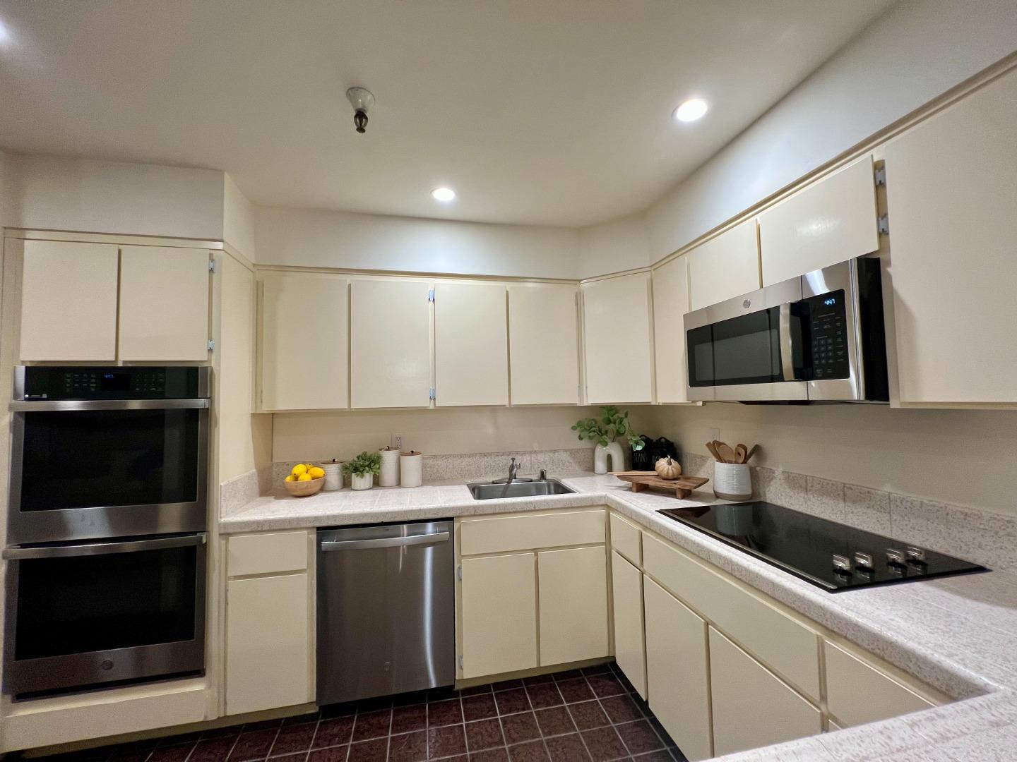 601 Leahy Street 201