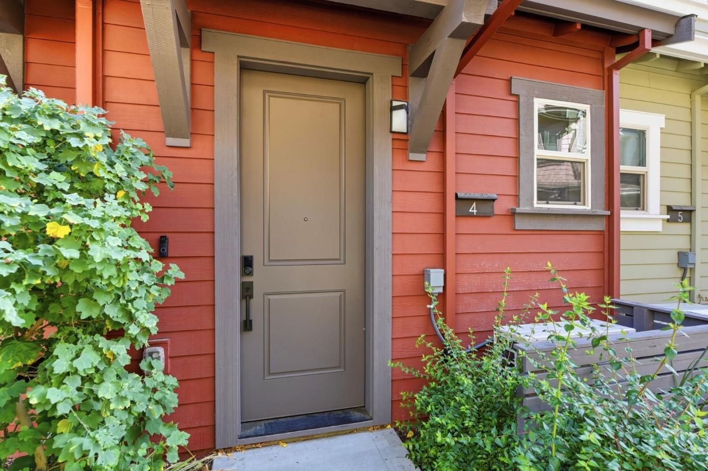 921 Mountain Ash Terrace 4