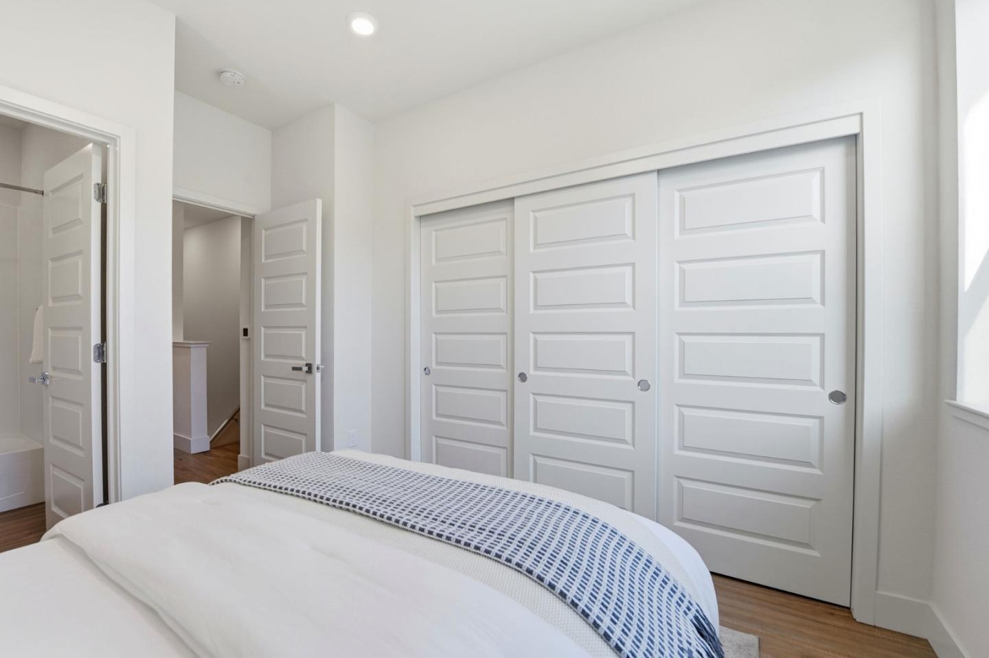 921 Mountain Ash Terrace 4