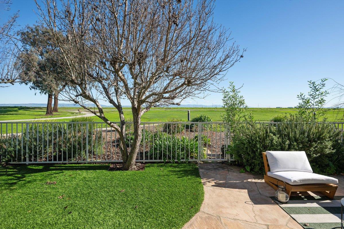 822 Seal Pointe Drive