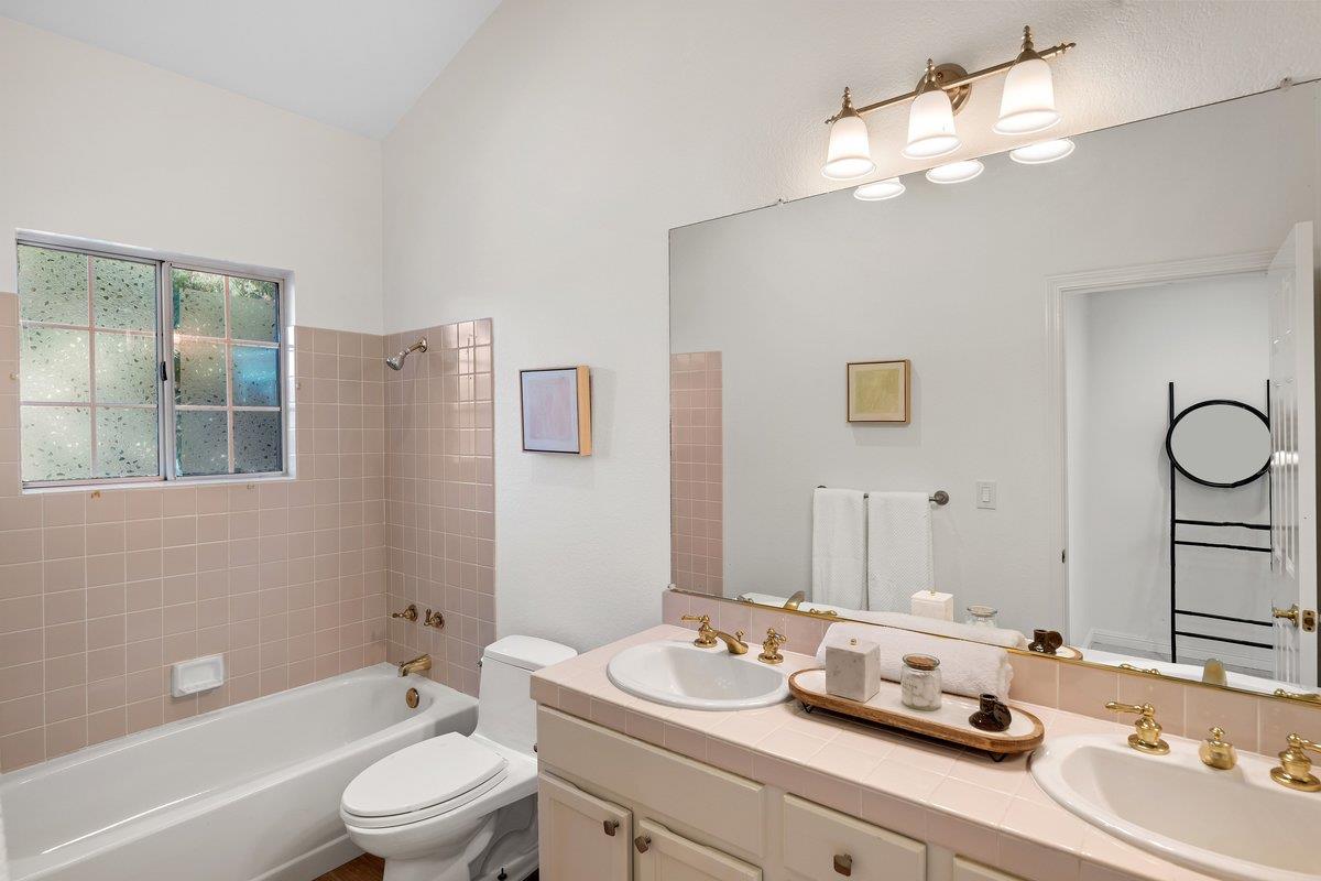 822 Seal Pointe Drive