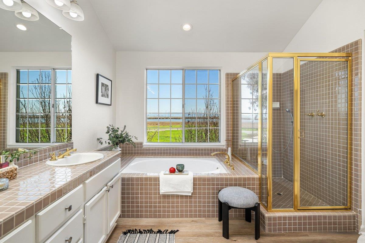 822 Seal Pointe Drive