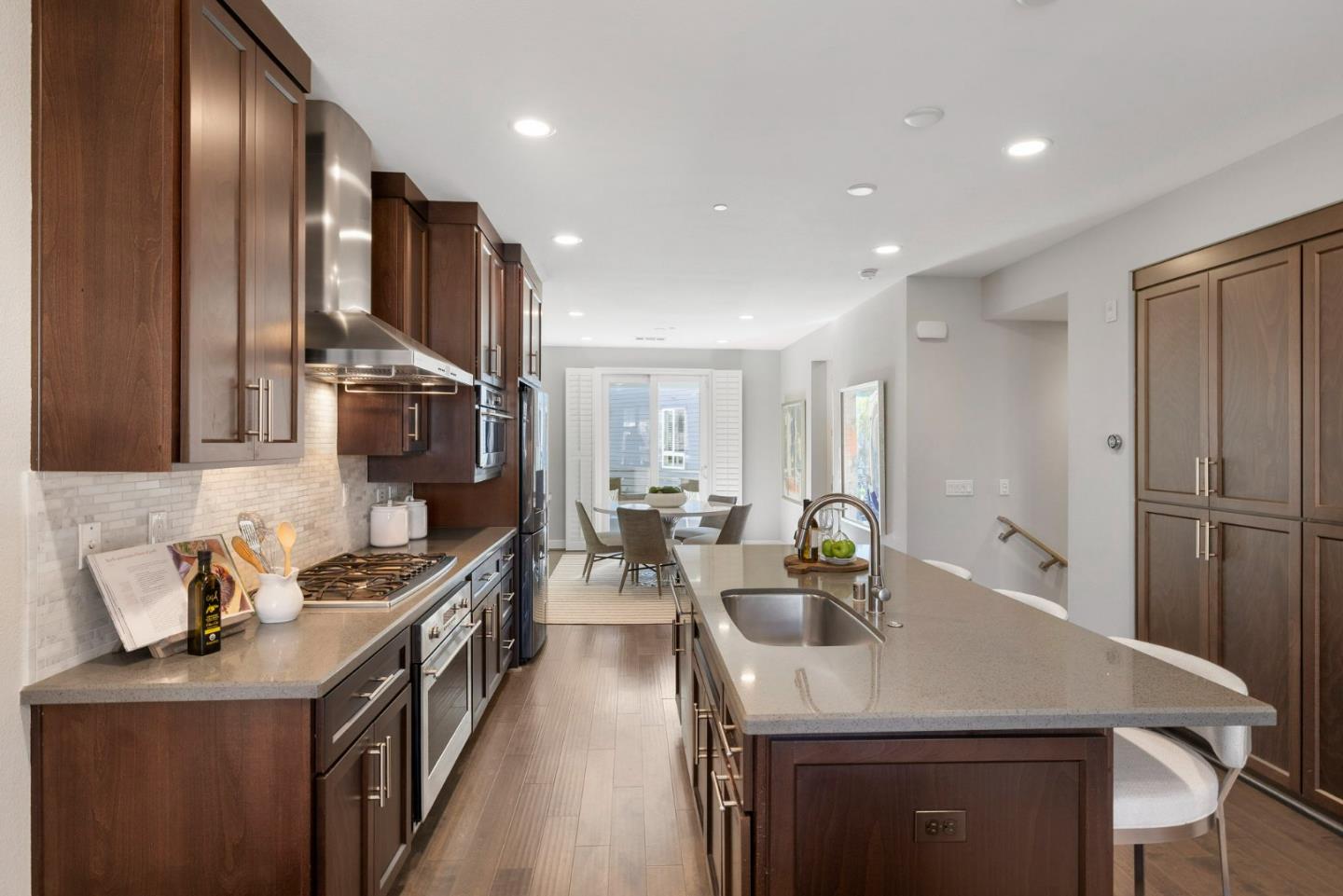 120 Franklin Parkway