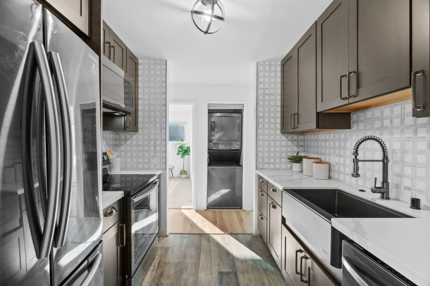 4000 Farm Hill Boulevard 204