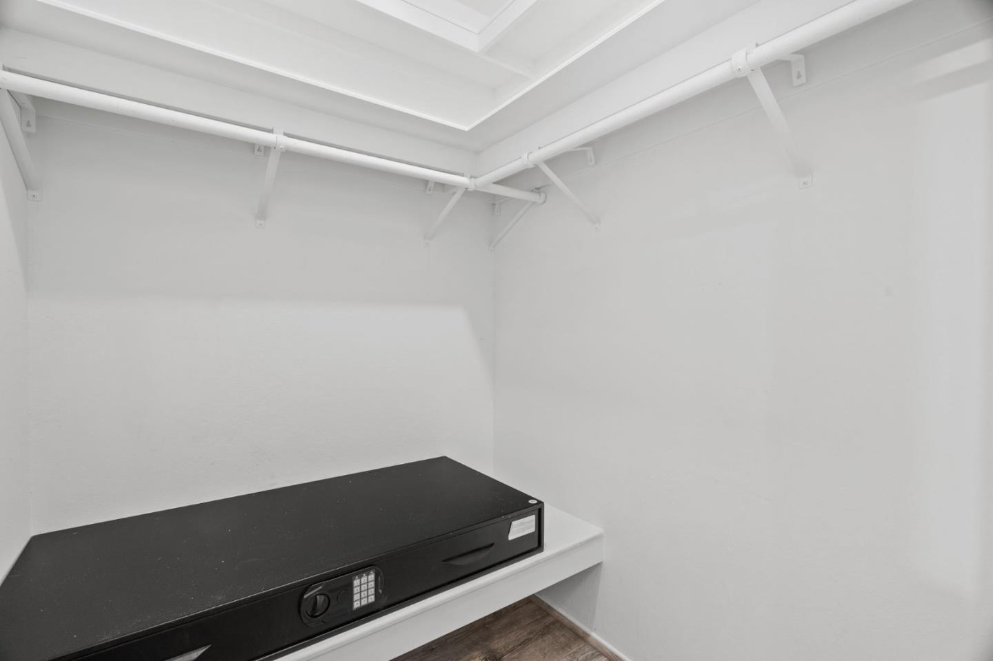 4000 Farm Hill Boulevard 204