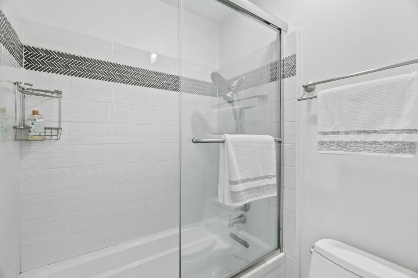 4000 Farm Hill Boulevard 204