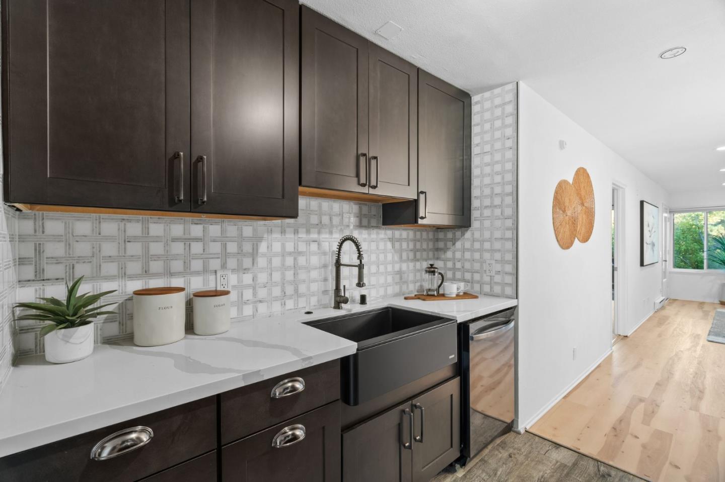 4000 Farm Hill Boulevard 204