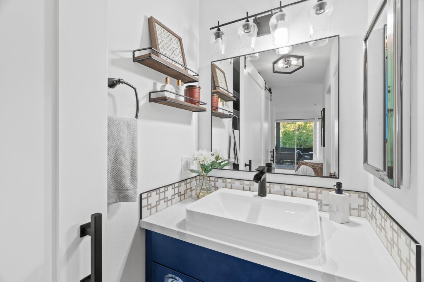 4000 Farm Hill Boulevard 204