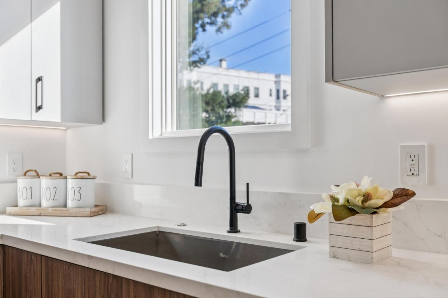 1433 Floribunda Avenue 8