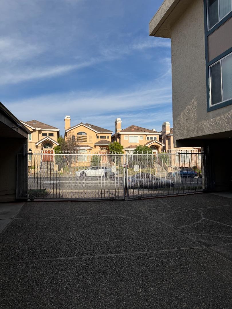 190 Eastmoor Avenue 10