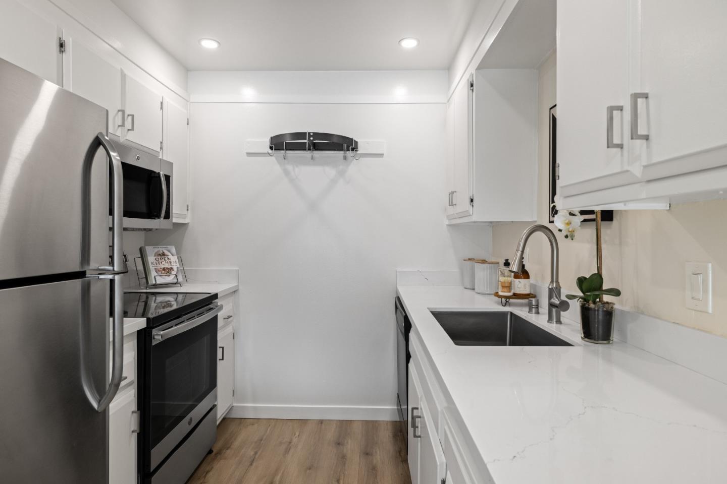 1945 Mount Vernon Court 16