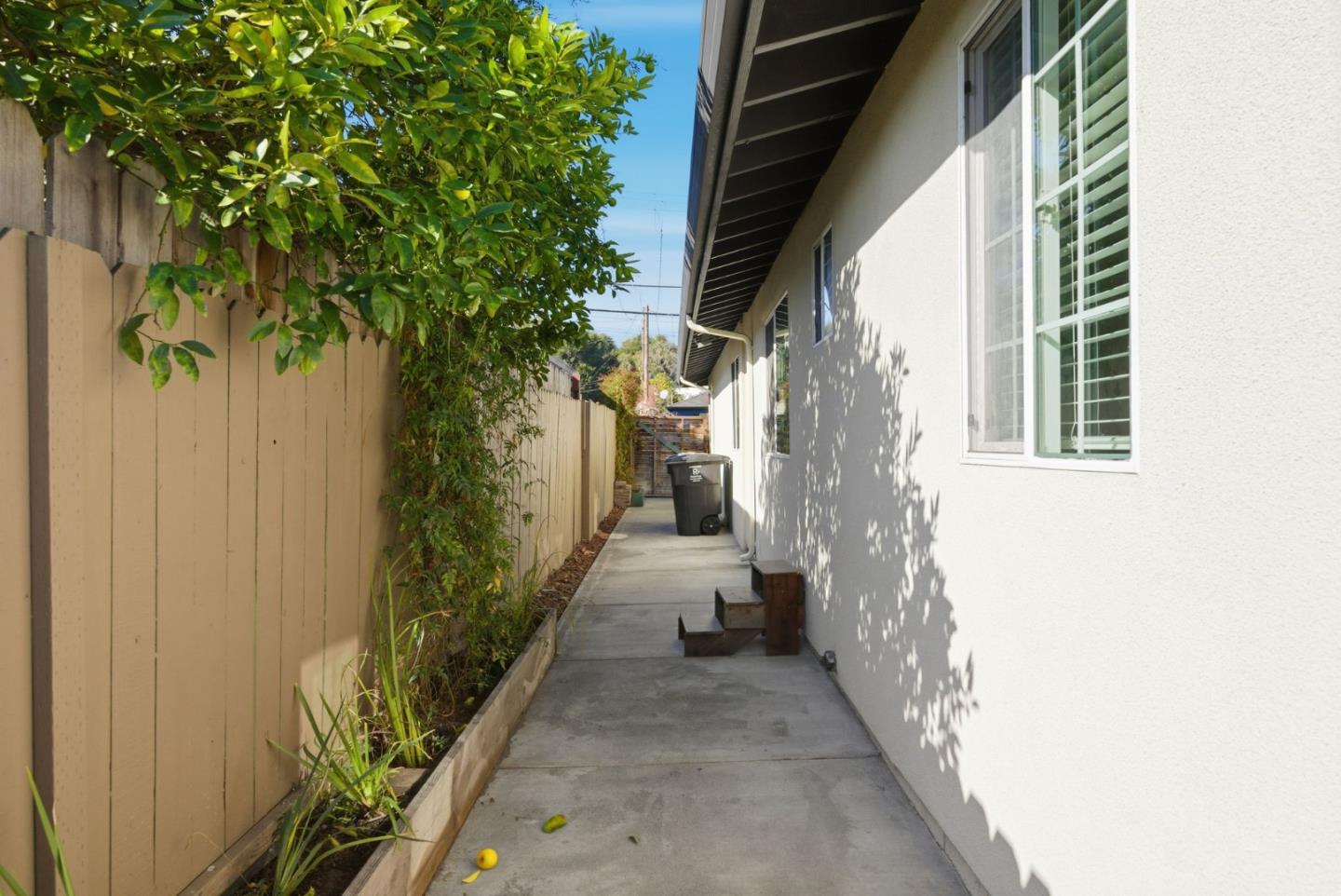 2212 Dumbarton Avenue