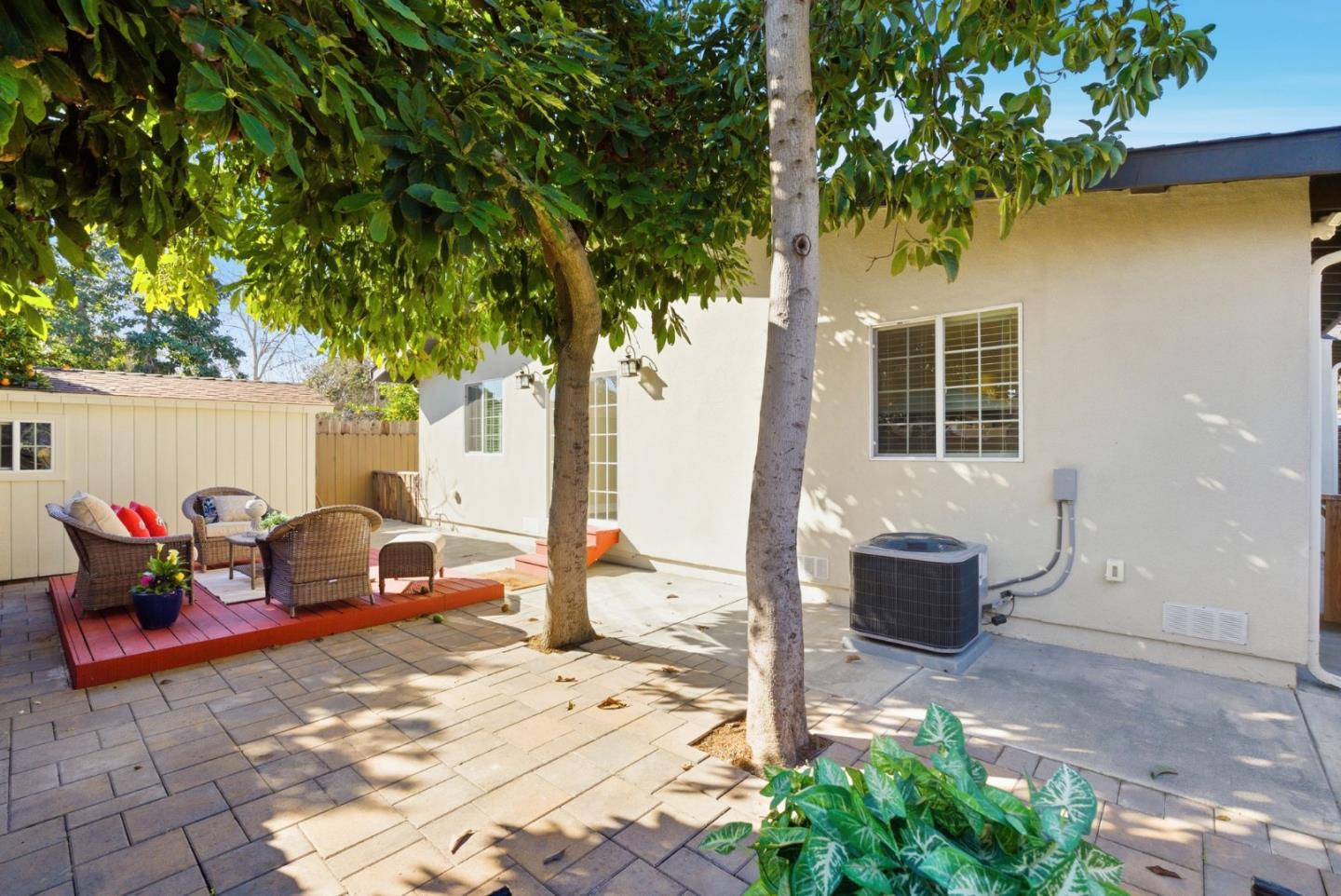 2212 Dumbarton Avenue