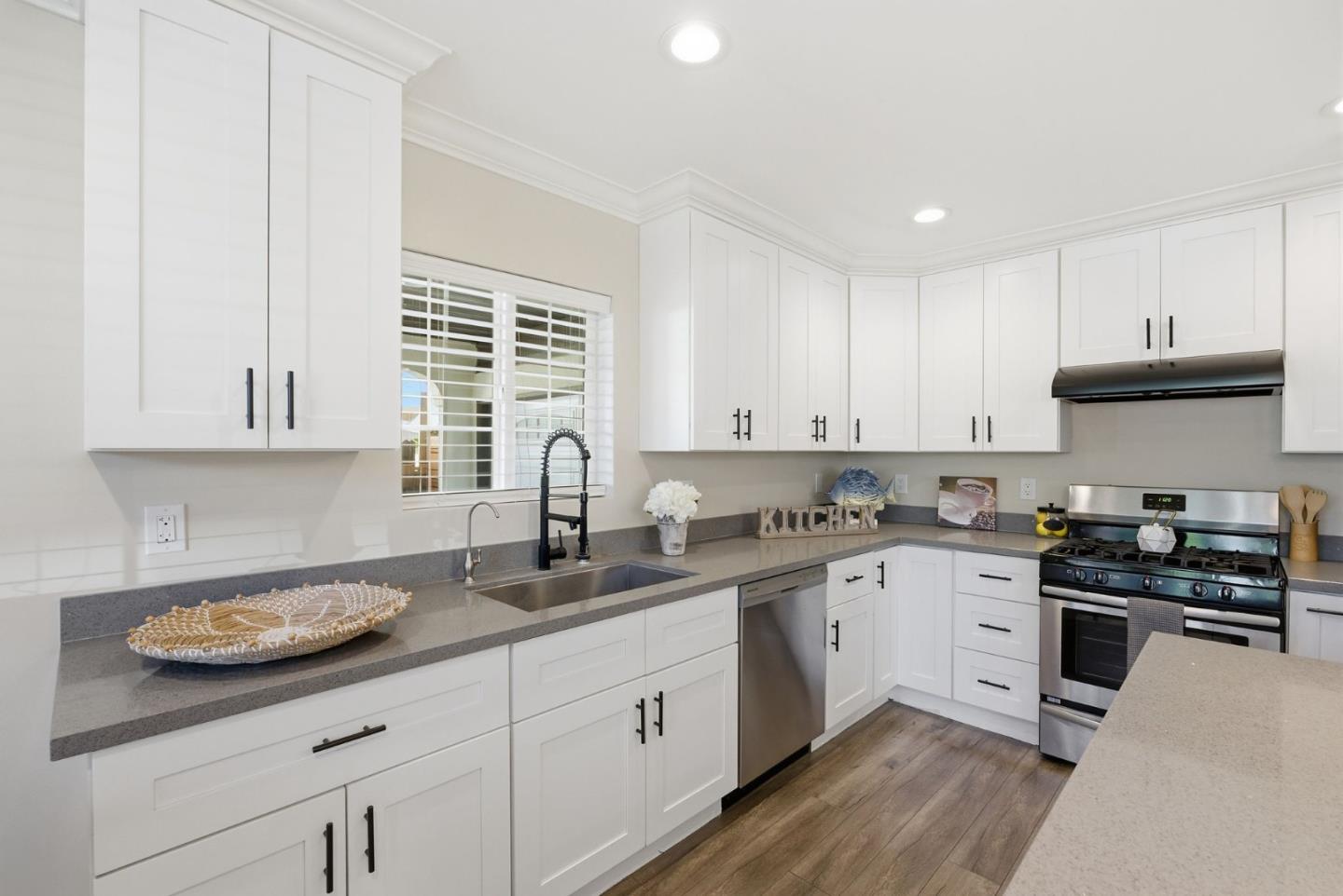 2212 Dumbarton Avenue