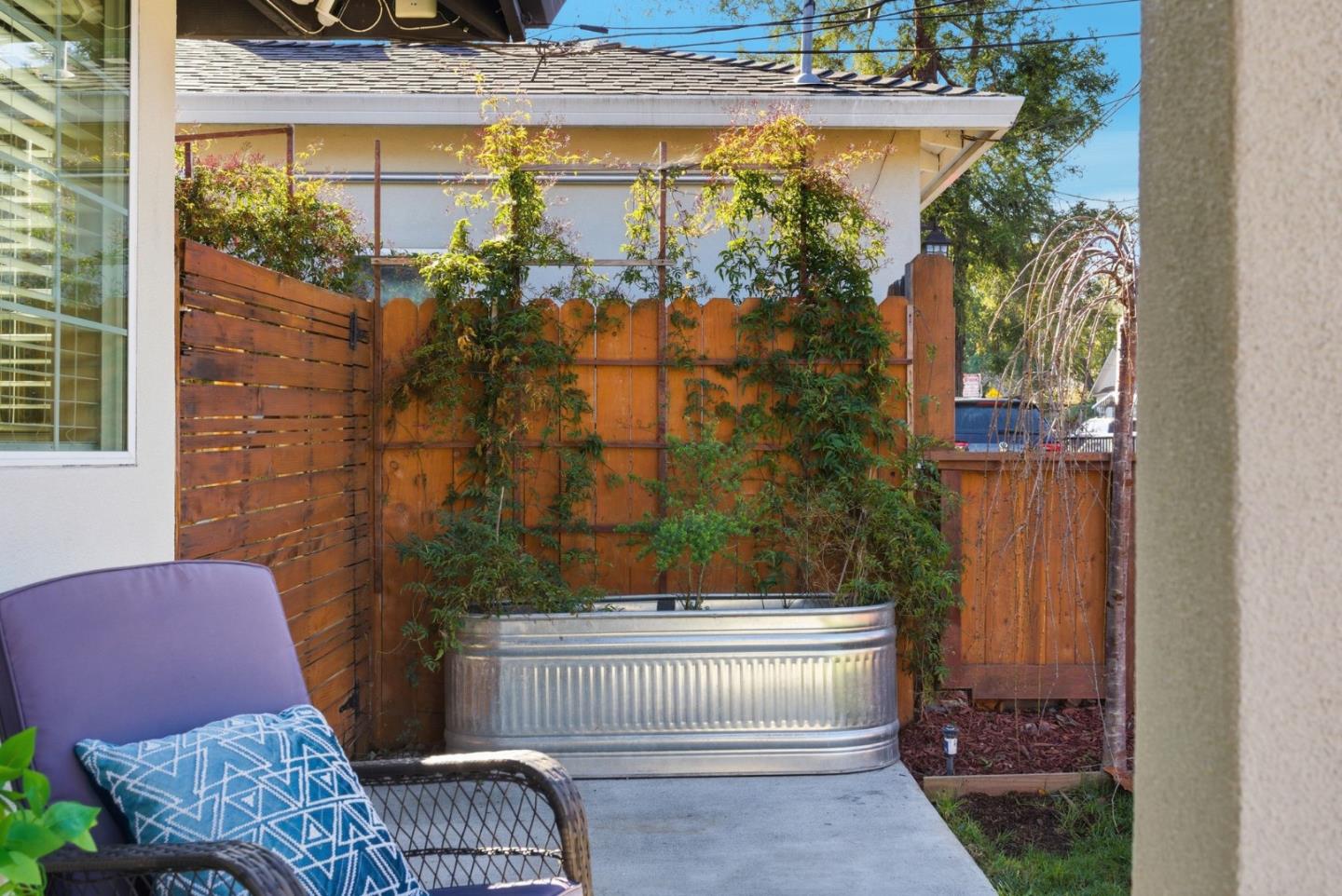 2212 Dumbarton Avenue