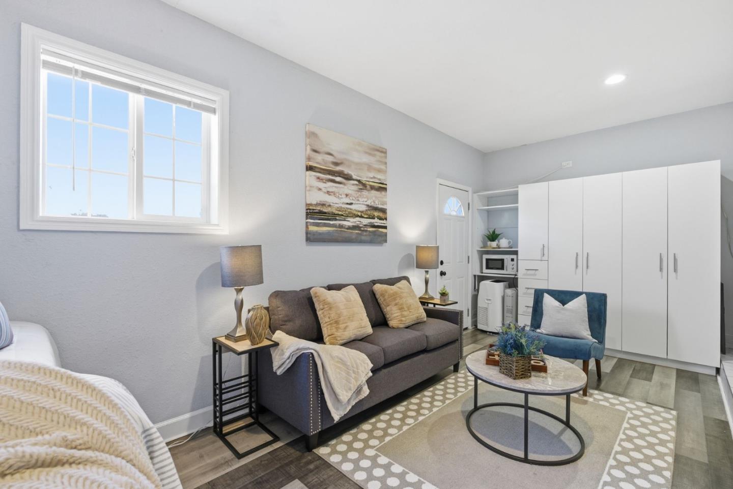 2212 Dumbarton Avenue