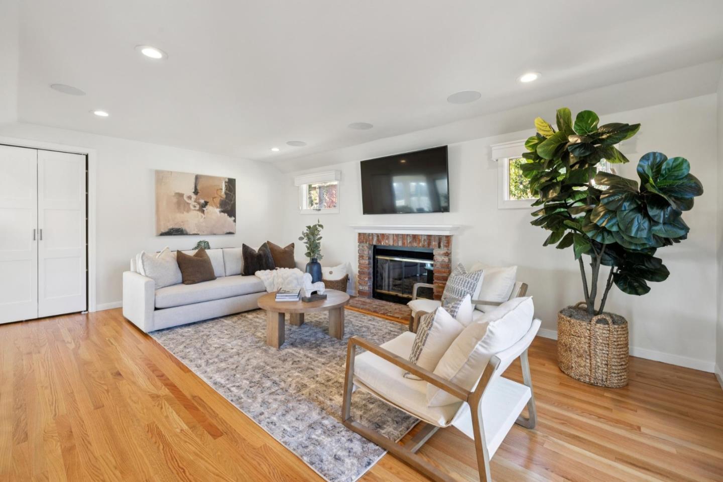 22208 Quinterno Court