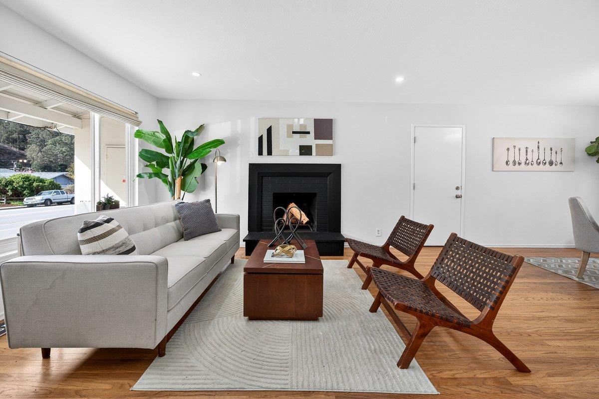 1559 Linda Mar Boulevard