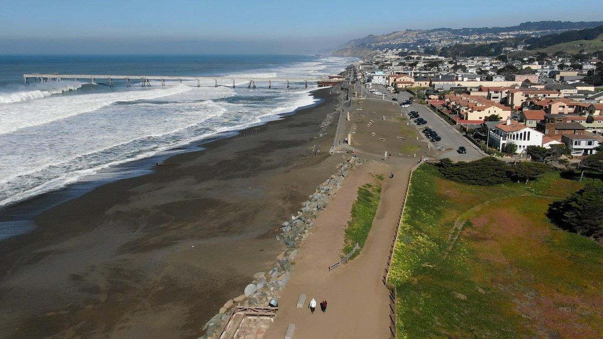 1559 Linda Mar Boulevard