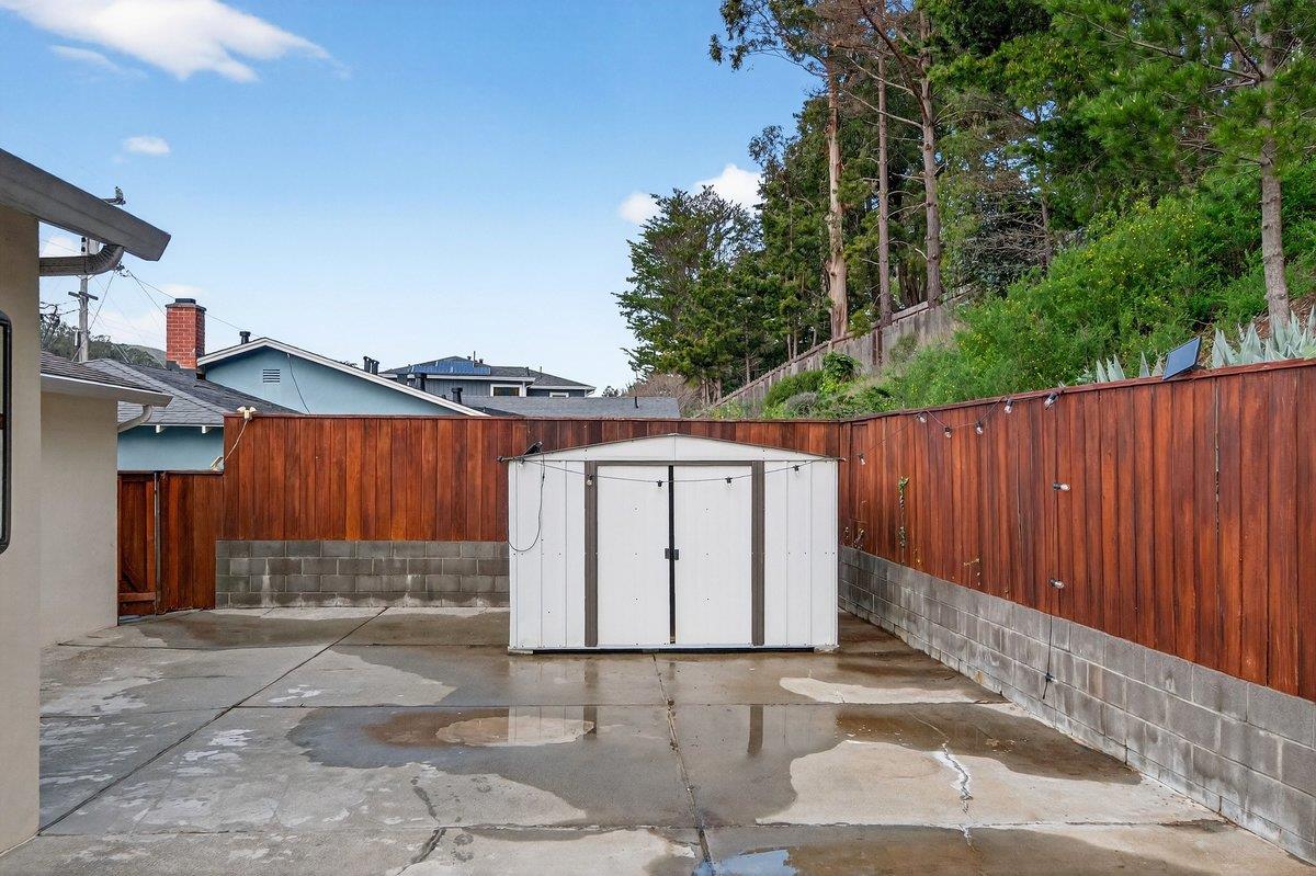 1559 Linda Mar Boulevard