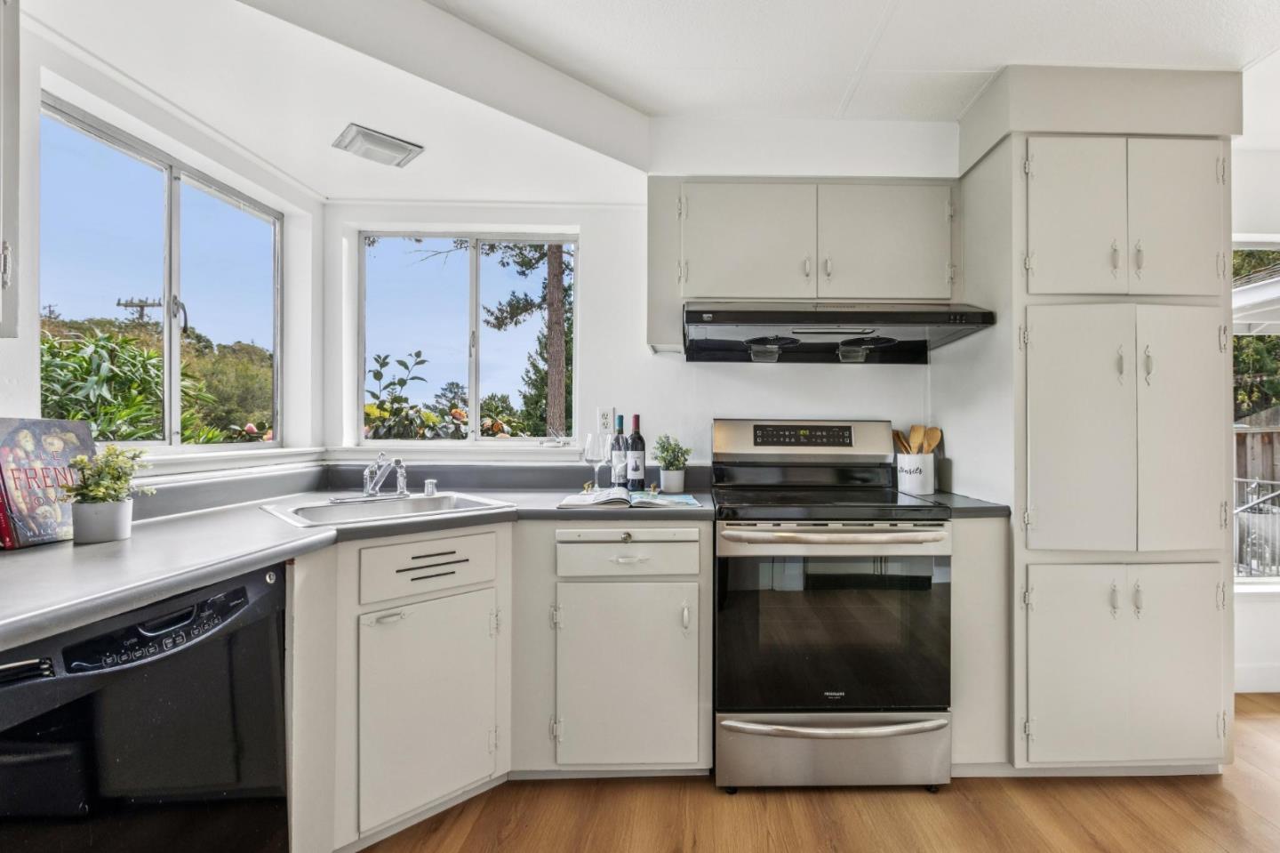 602 Alameda De Las Pulgas