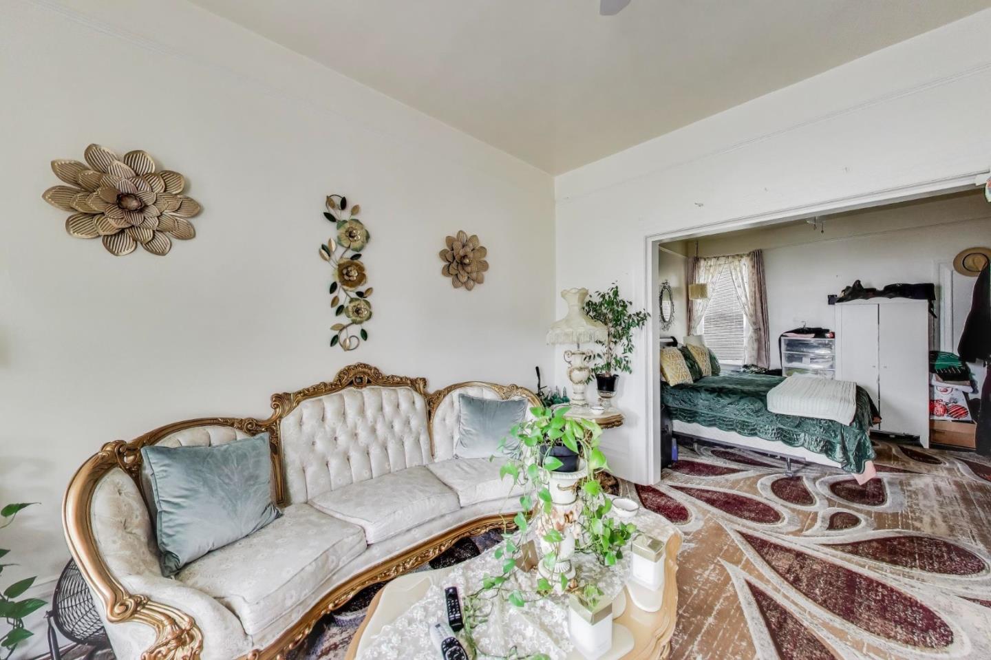 4592-4594 Mission Street