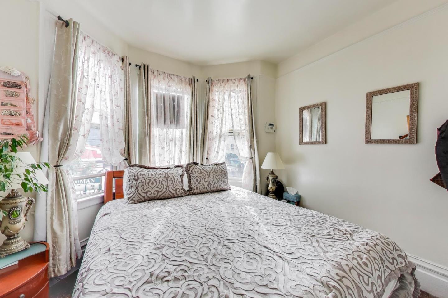 4592-4594 Mission Street