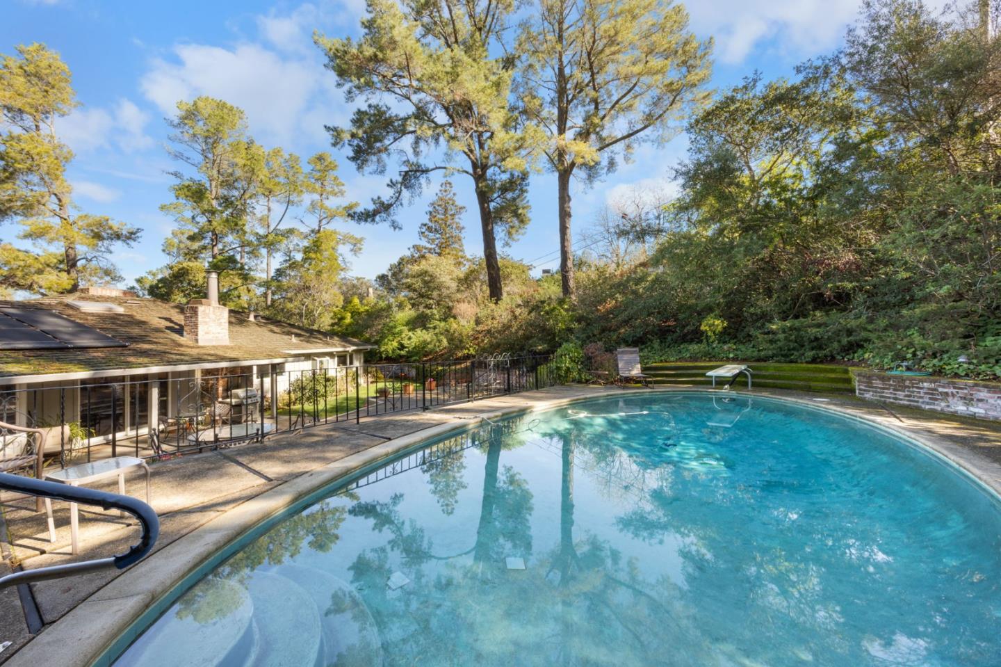 915 Link Road