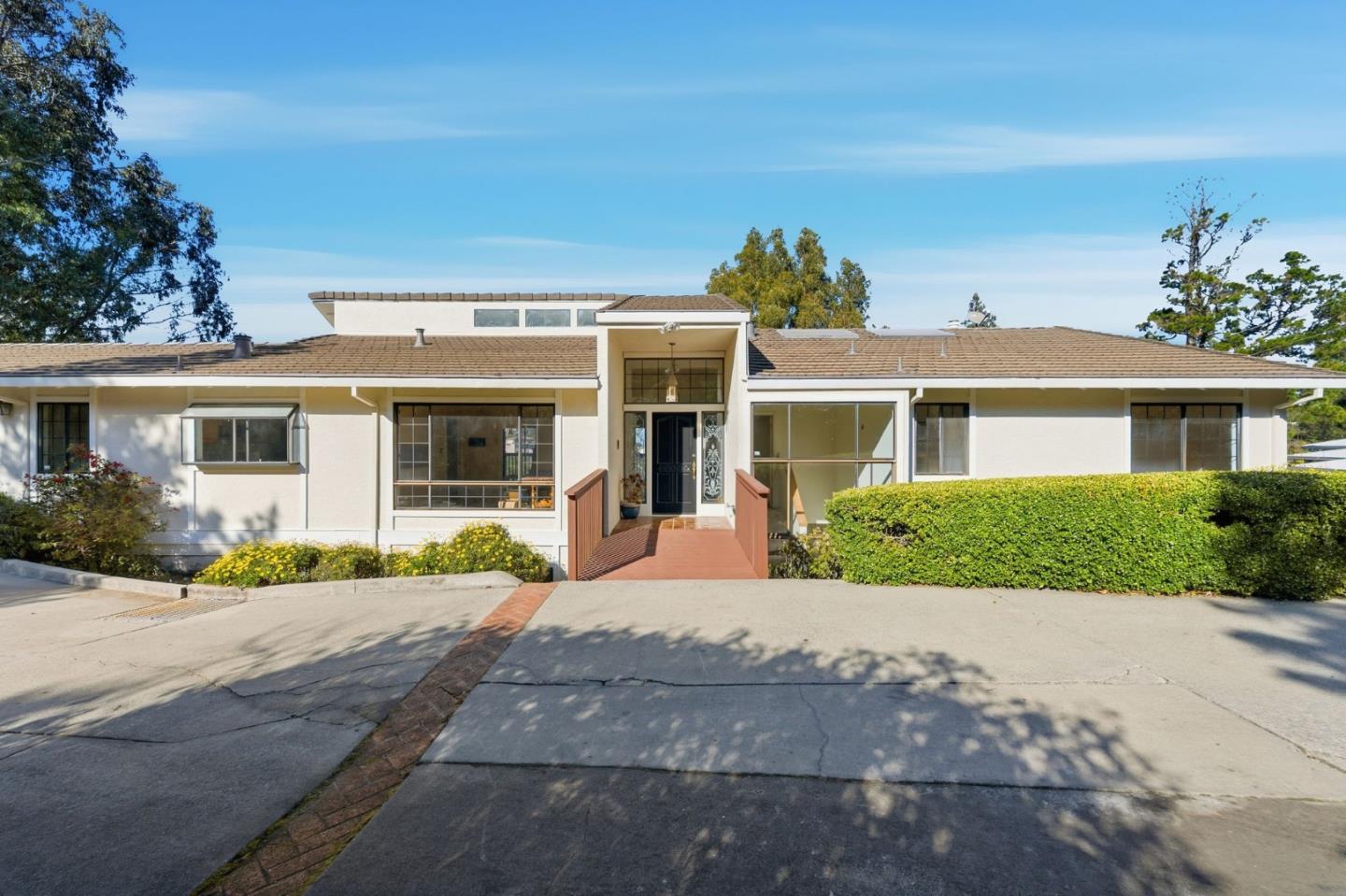 2734 Summit Drive