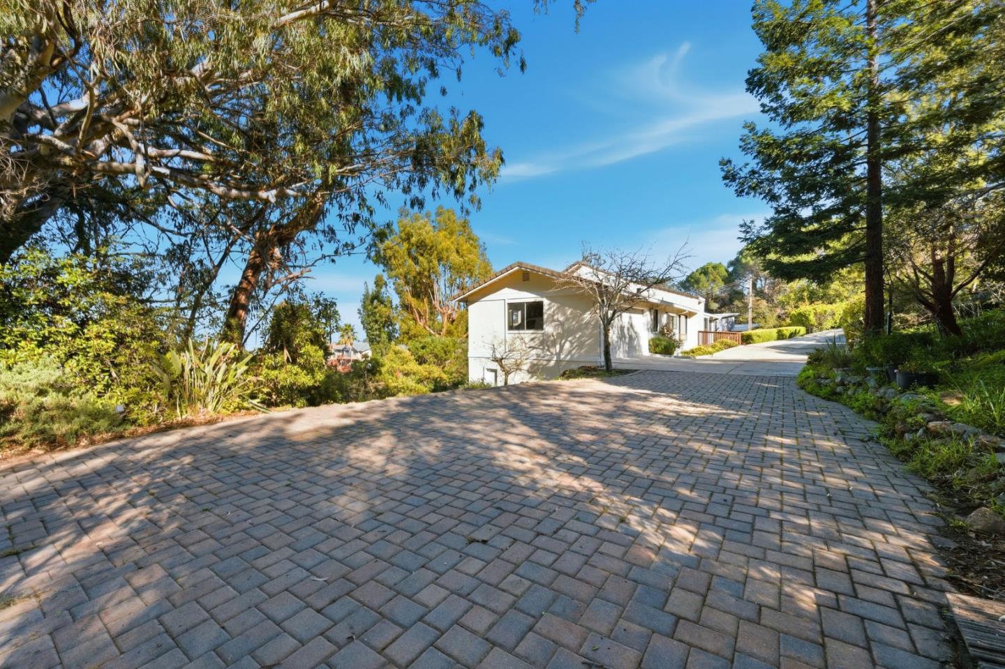 2734 Summit Drive