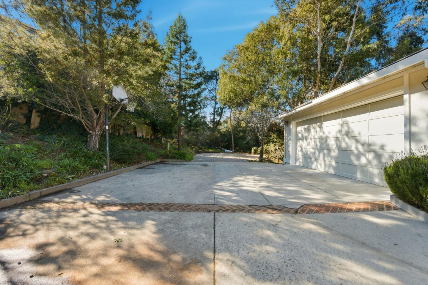 2734 Summit Drive