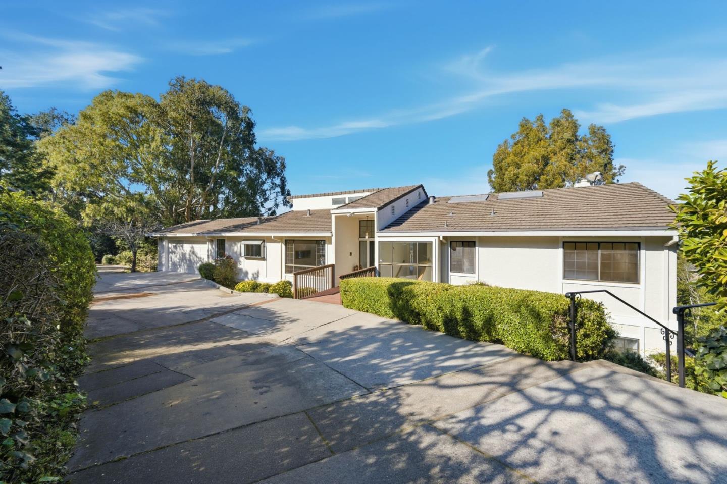 2734 Summit Drive