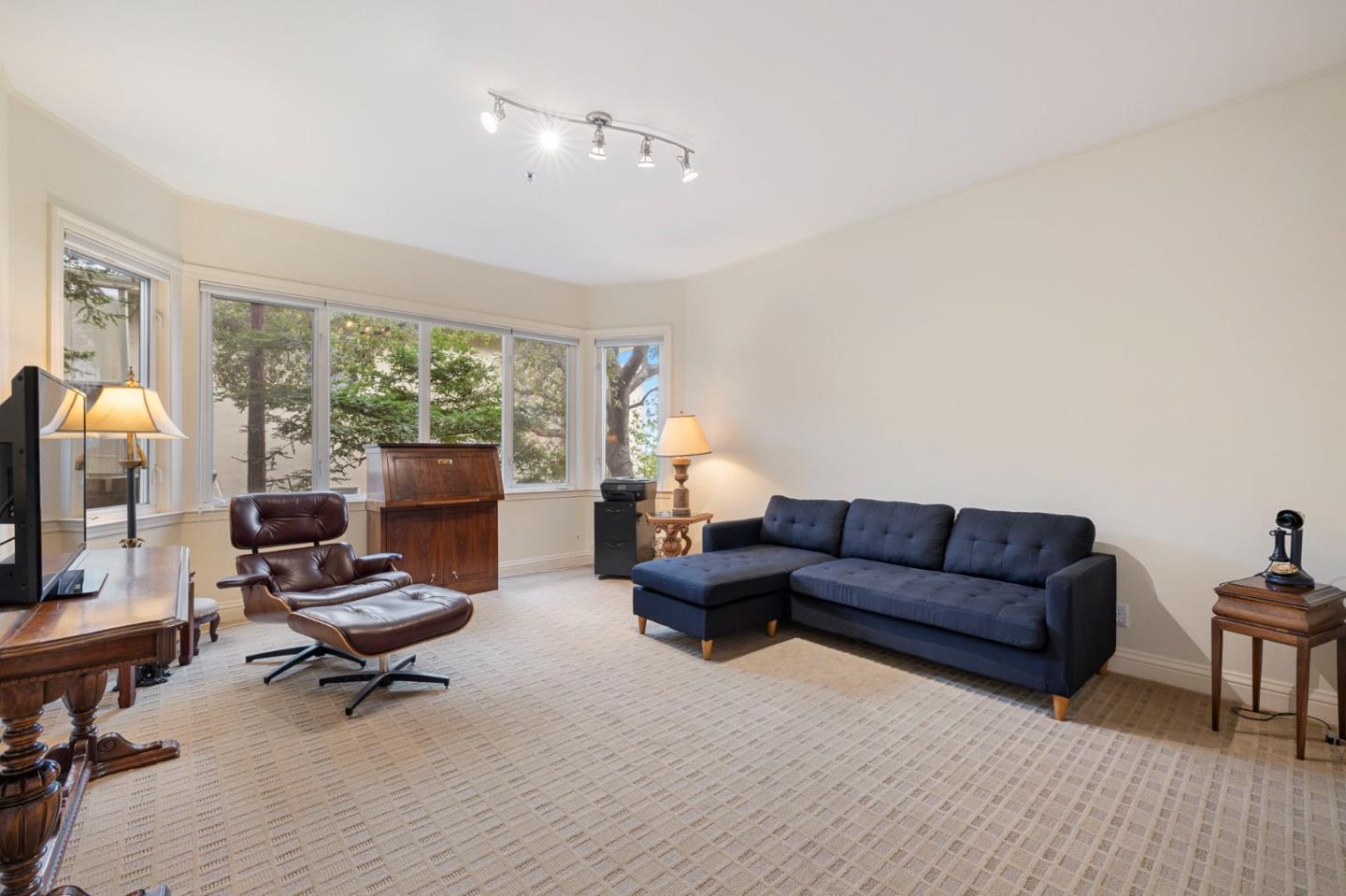 24 Mounds Road A