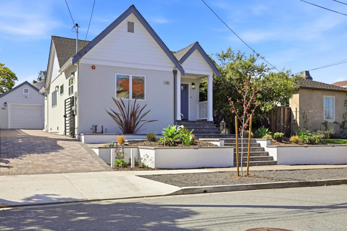 1333 Laguna Avenue