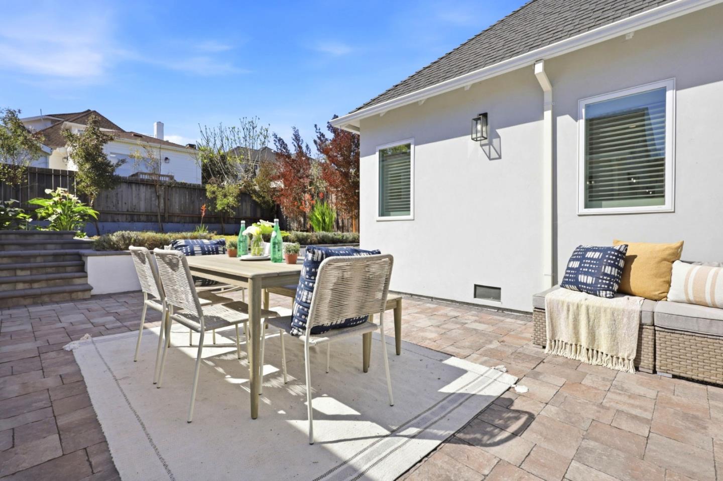 1333 Laguna Avenue