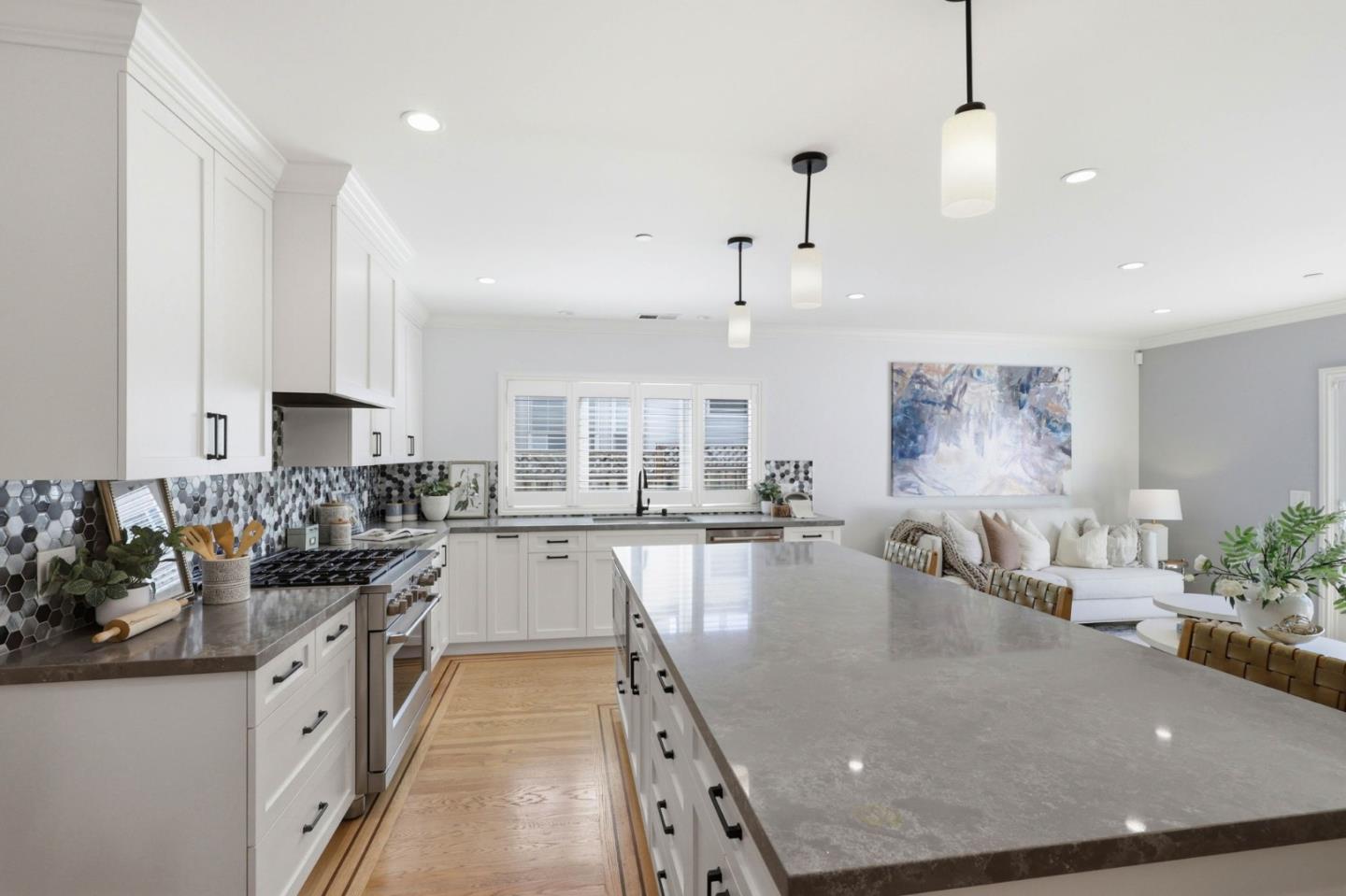 1333 Laguna Avenue