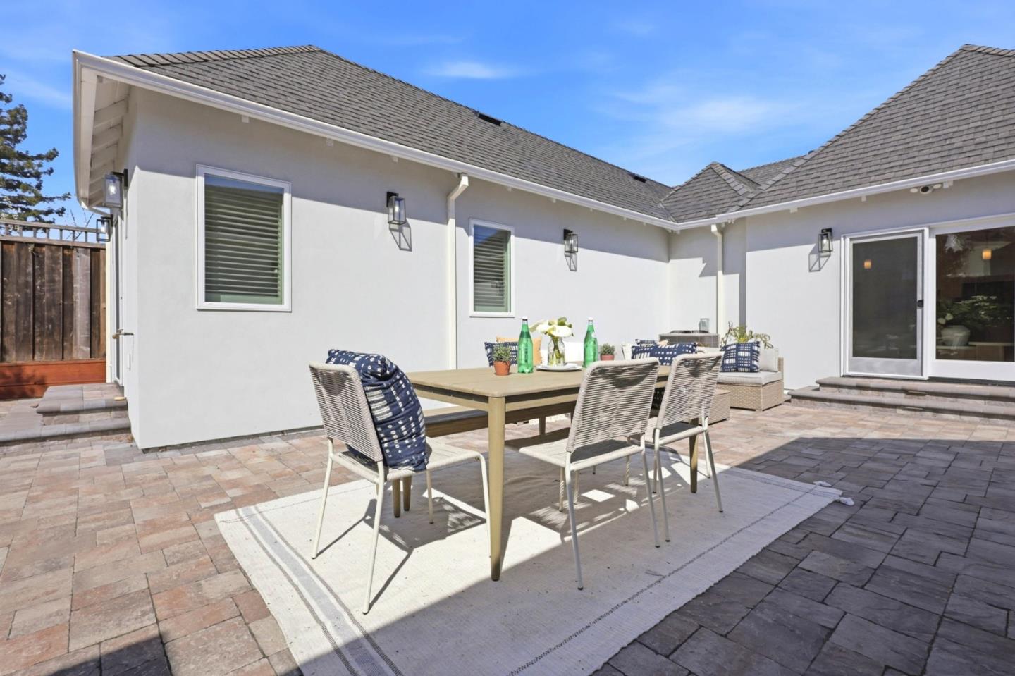 1333 Laguna Avenue