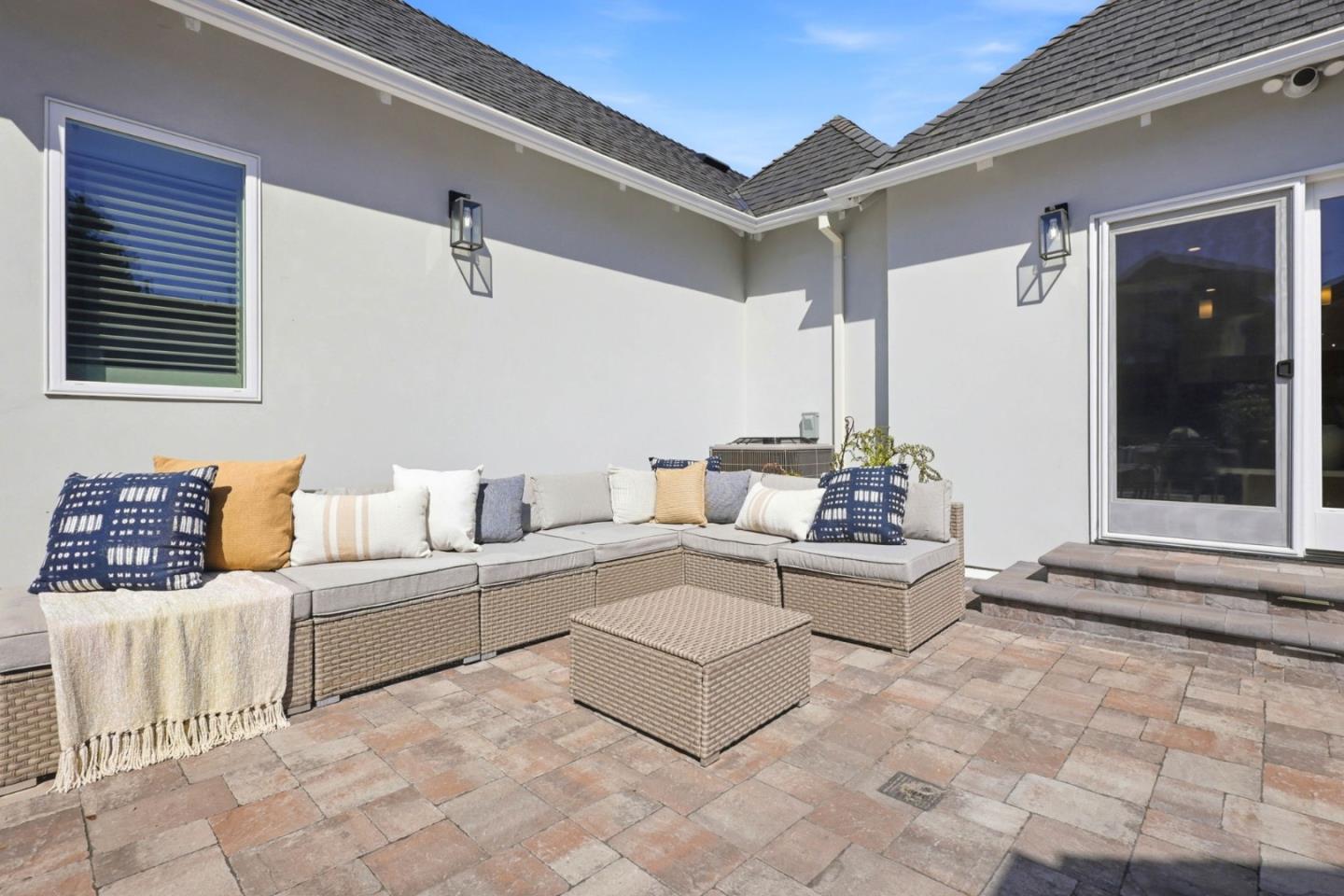 1333 Laguna Avenue