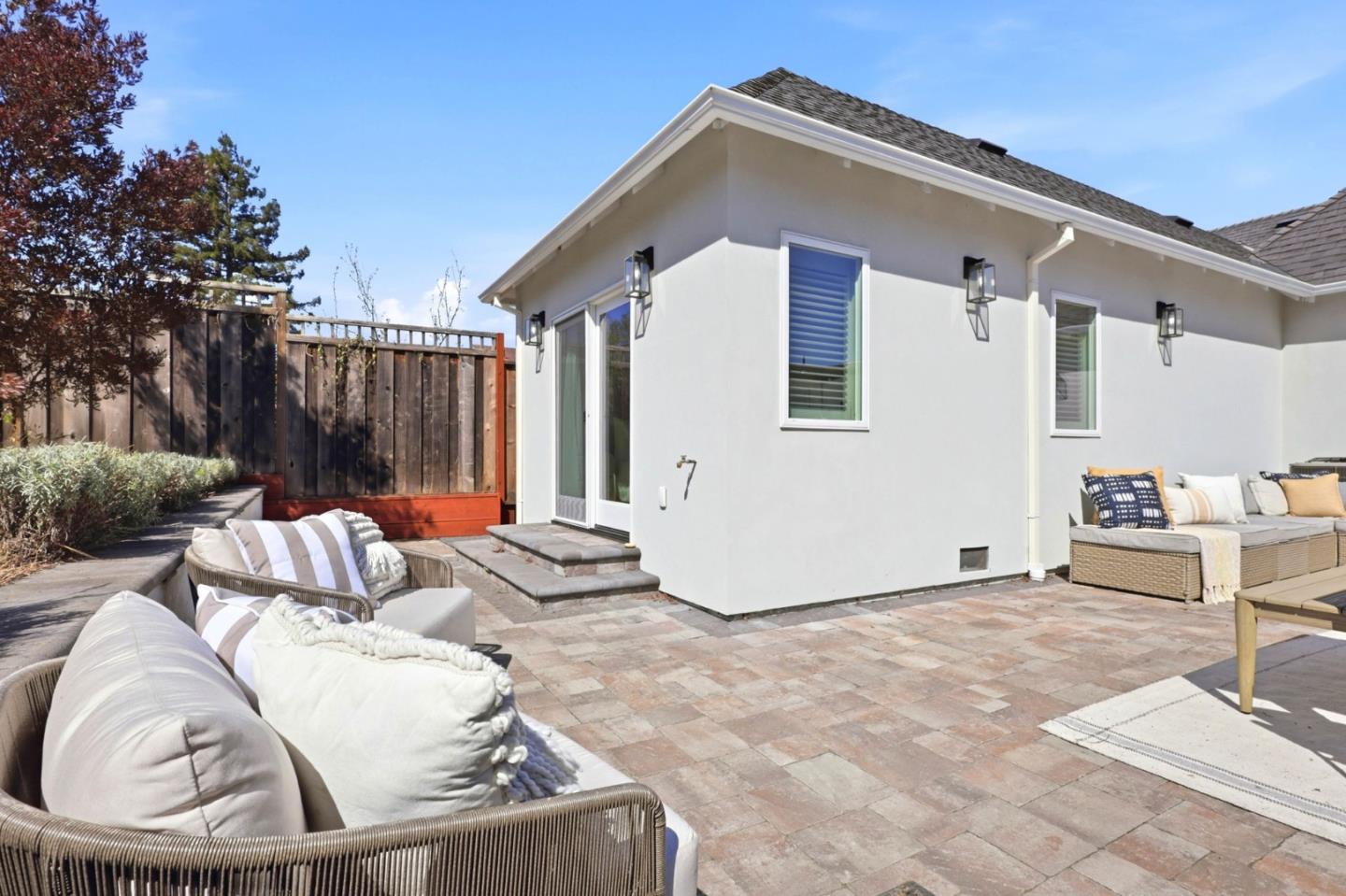 1333 Laguna Avenue