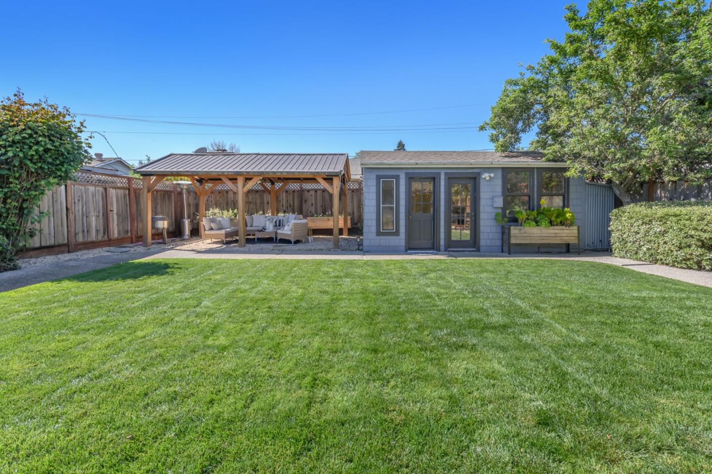 1162 Mckinley Street