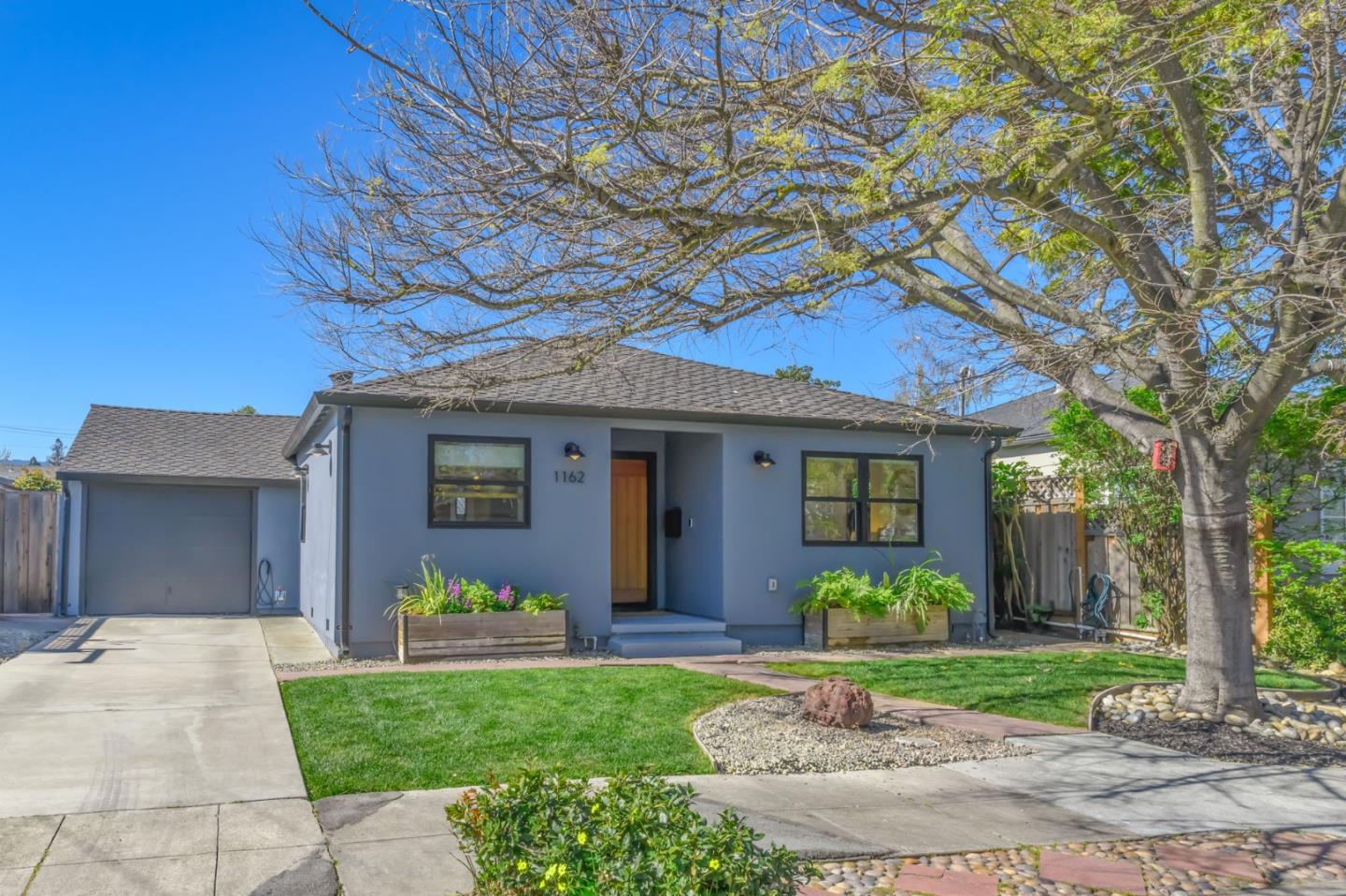 1162 Mckinley Street